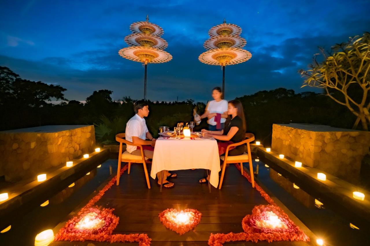 Weda Cita Resort And Spa By Mahaputra Ubud Kültér fotó Romantic dinner at a resort in Bali, Indonesia
